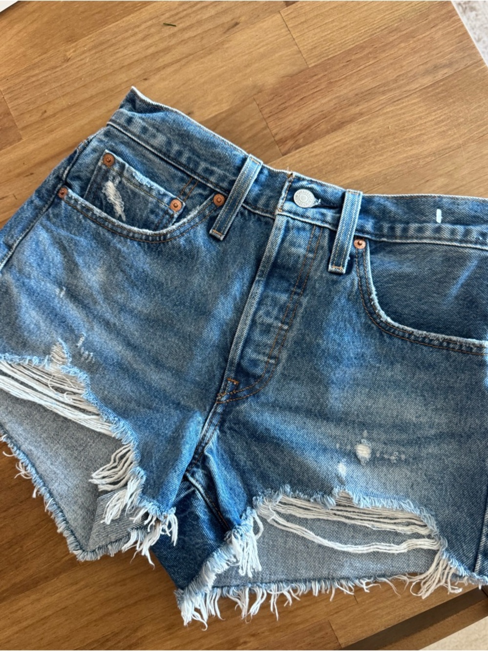 Aritzia 501 denim short size 26